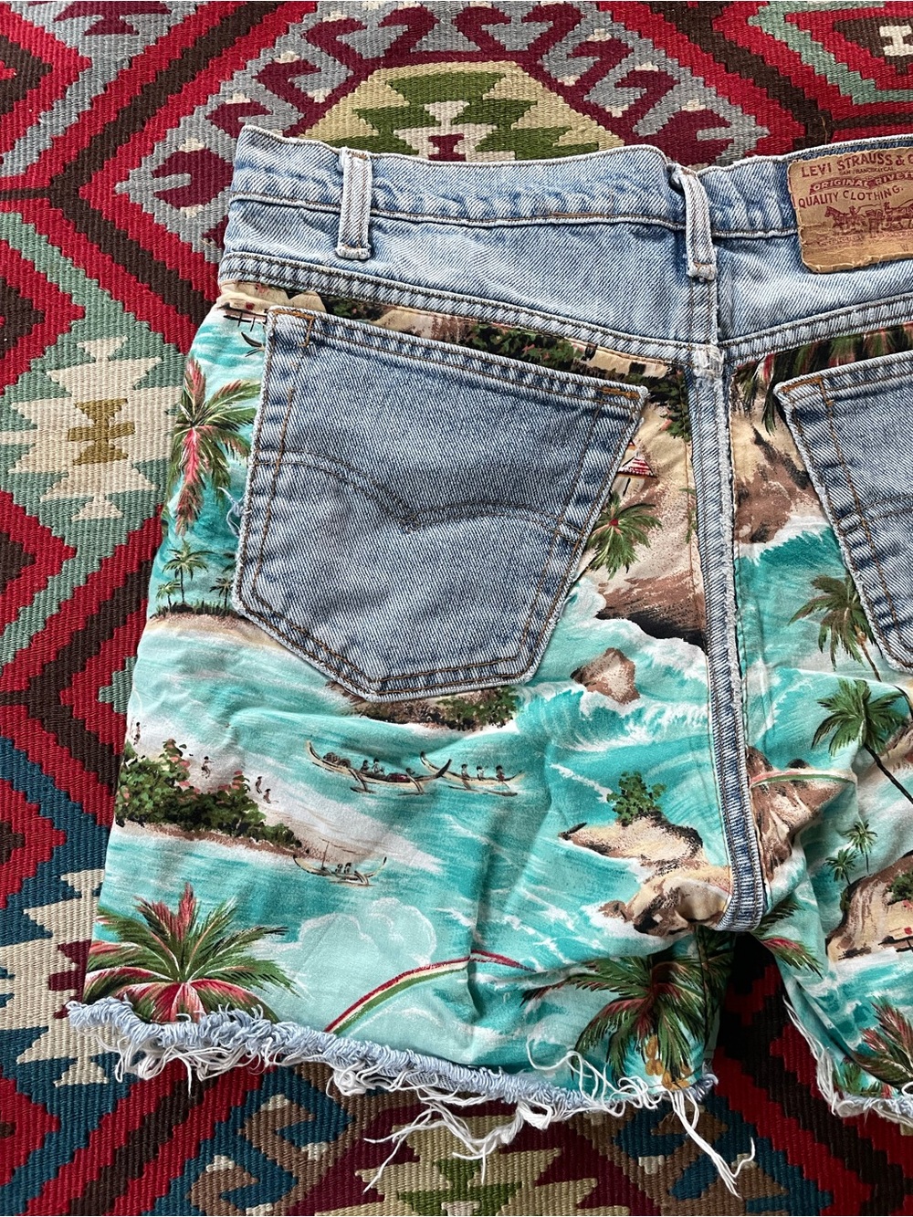 Vintage Levi’s Hawaii distressed shorts - Picture 8 of 9
